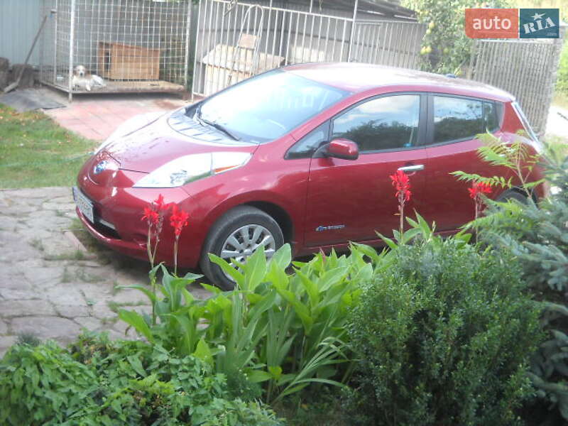 Хетчбек Nissan Leaf 2015 в Чорткові