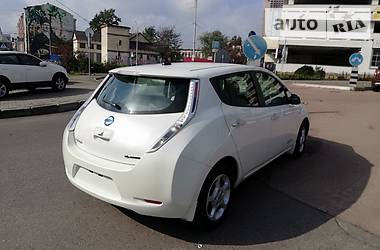 Хетчбек Nissan Leaf 2015 в Києві