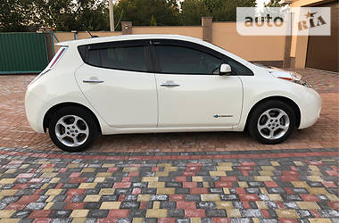 Седан Nissan Leaf 2013 в Днепре