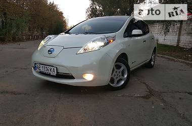 Хэтчбек Nissan Leaf 2011 в Днепре