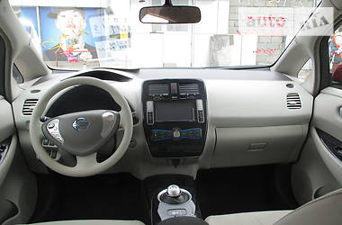 Хетчбек Nissan Leaf 2011 в Дніпрі