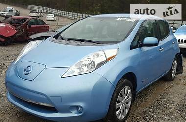 Седан Nissan Leaf 2015 в Тернополе