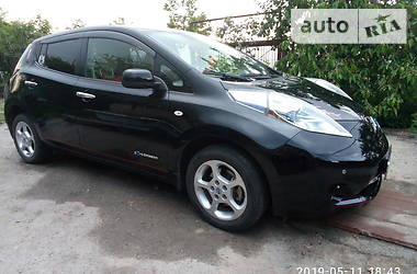 Хэтчбек Nissan Leaf 2011 в Энергодаре