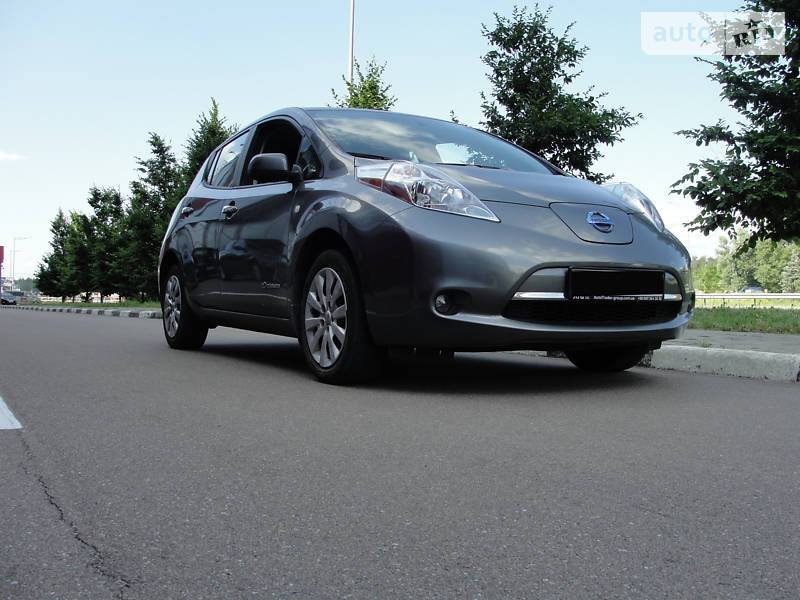 Лифтбек Nissan Leaf 2014 в Киеве