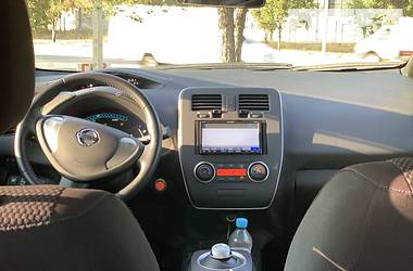 Хэтчбек Nissan Leaf 2013 в Днепре