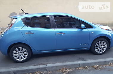 Хетчбек Nissan Leaf 2013 в 