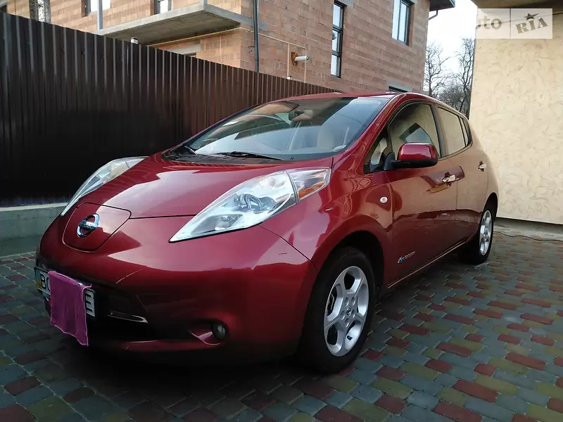 Хетчбек Nissan Leaf 2011 в 
