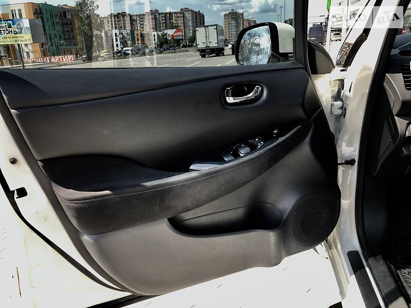 Хетчбек Nissan Leaf 2013 в Києві