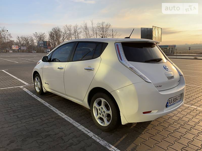 Хетчбек Nissan Leaf 2013 в Києві