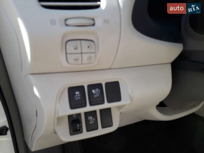 Хетчбек Nissan Leaf 2011 в Миколаєві