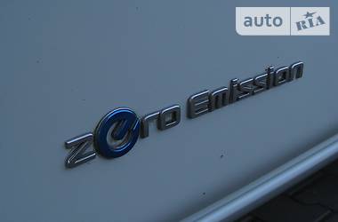 Хетчбек Nissan Leaf 2012 в 