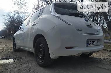 Хетчбек Nissan Leaf 2014 в 