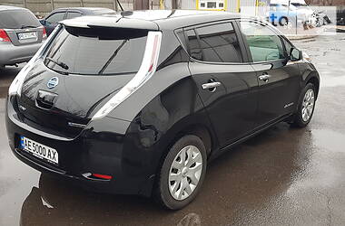 Хетчбек Nissan Leaf 2013 в 