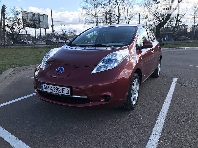 Хетчбек Nissan Leaf 2011 в Житомирі