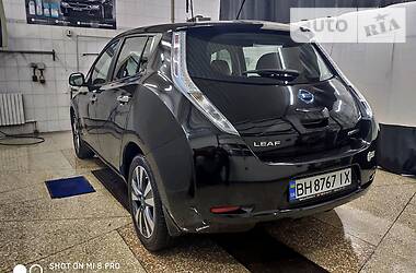 Хетчбек Nissan Leaf 2013 в 