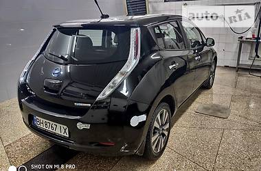 Хетчбек Nissan Leaf 2013 в 