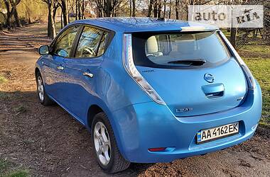 Хэтчбек Nissan Leaf 2011 в Ровно