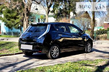 Хетчбек Nissan Leaf 2016 в 