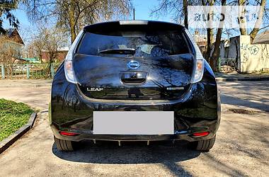 Хетчбек Nissan Leaf 2016 в 
