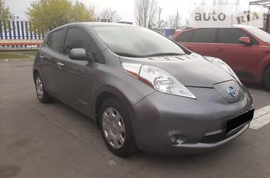 Хетчбек Nissan Leaf 2015 в 