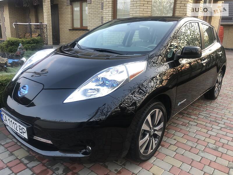Хетчбек Nissan Leaf 2015 в 