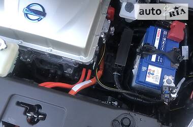 Хетчбек Nissan Leaf 2015 в 
