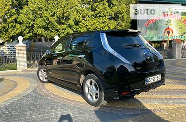 Хетчбек Nissan Leaf 2012 в 