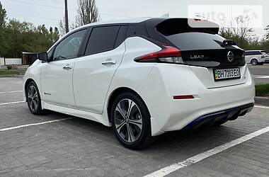 Хетчбек Nissan Leaf 2018 в 