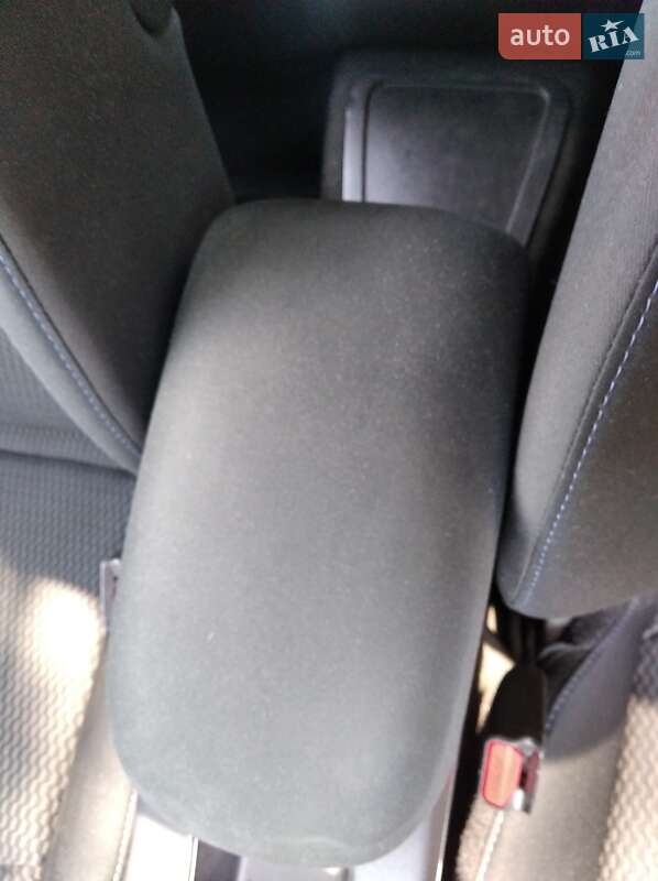 Хэтчбек Nissan Leaf 2015 в Днепре фото 25 Хэтчбек Nissan Leaf 2015 в Днепре