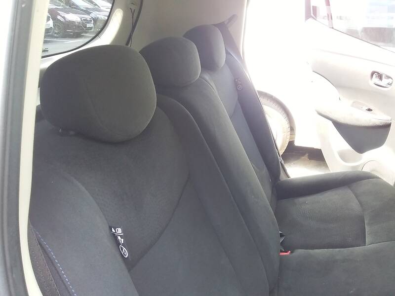 Хетчбек Nissan Leaf 2013 в Дніпрі