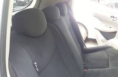 Хетчбек Nissan Leaf 2013 в 