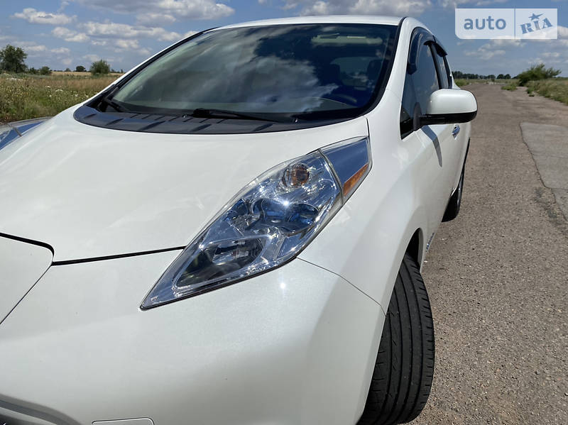 Хетчбек Nissan Leaf 2014 в Запоріжжі