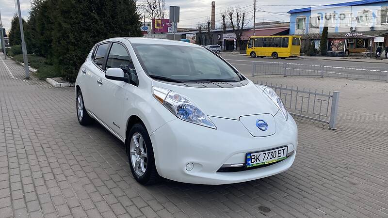Хетчбек Nissan Leaf 2016 в Києві