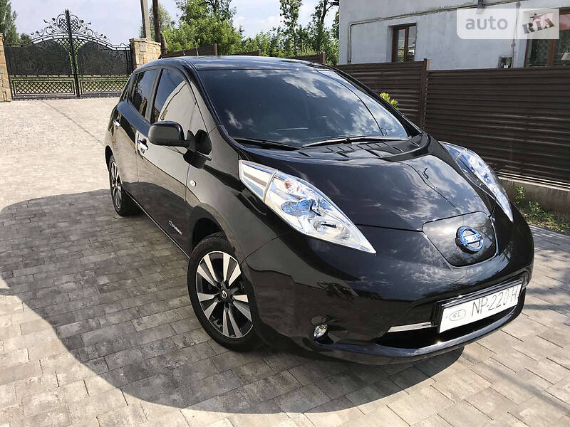 Седан Nissan Leaf 2017 в Мостиске