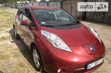 Хэтчбек Nissan Leaf 2015 в Киеве