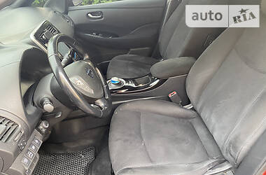Хетчбек Nissan Leaf 2013 в 