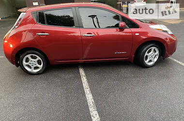 Хетчбек Nissan Leaf 2013 в 