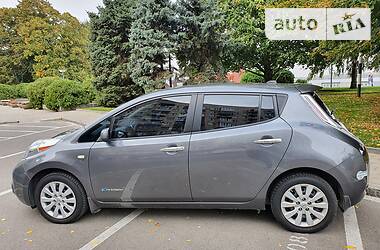 Хэтчбек Nissan Leaf 2016 в Днепре