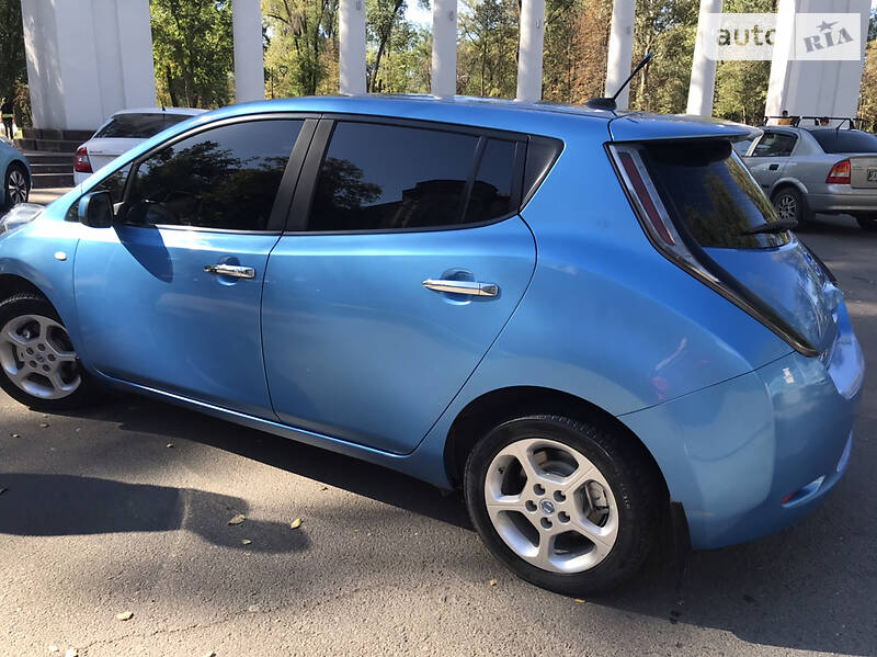 Хетчбек Nissan Leaf 2011 в Кривому Розі