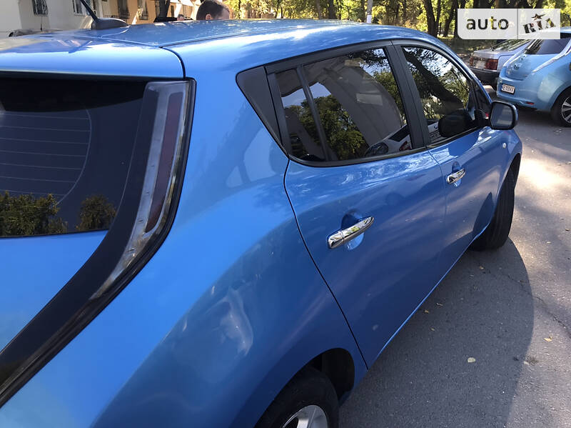 Хетчбек Nissan Leaf 2011 в Кривому Розі