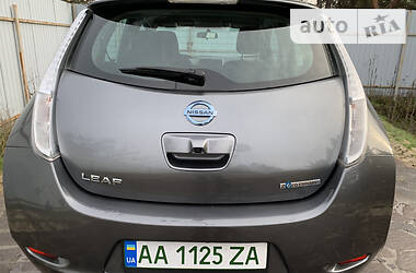 Седан Nissan Leaf 2017 в Киеве