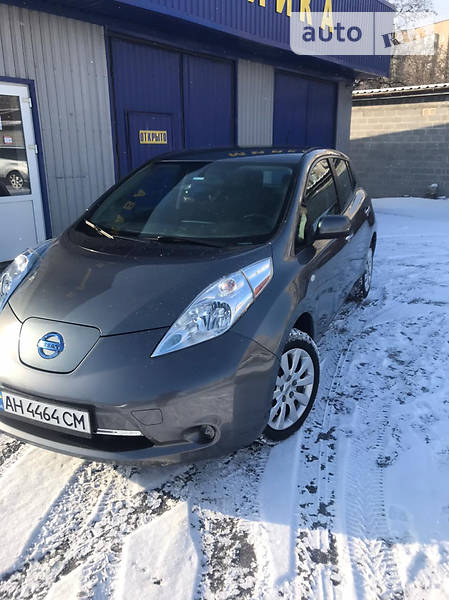 Хэтчбек Nissan Leaf 2015 в Покровске