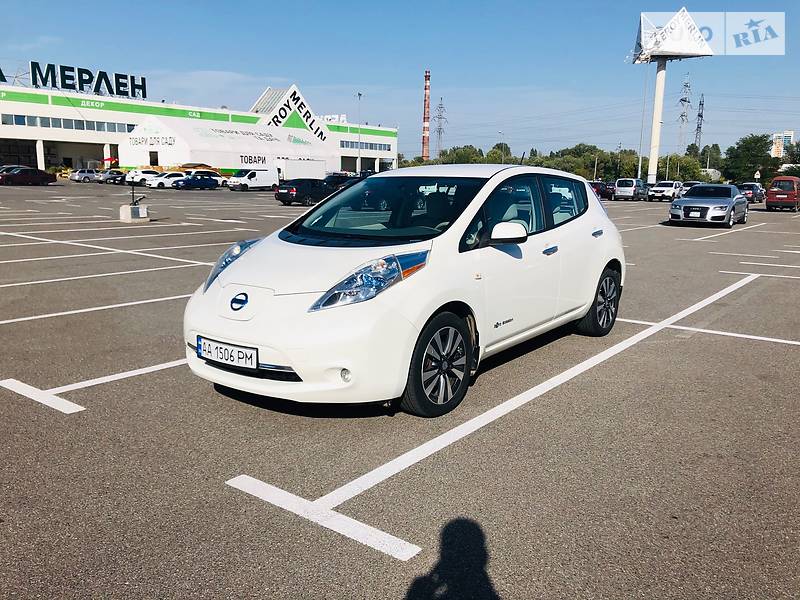 Хэтчбек Nissan Leaf 2015 в Киеве