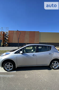 Хэтчбек Nissan Leaf 2011 в Ровно