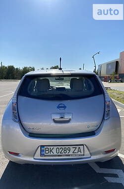 Хэтчбек Nissan Leaf 2011 в Ровно