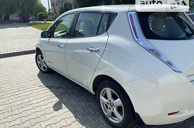 Седан Nissan Leaf 2012 в Звягеле