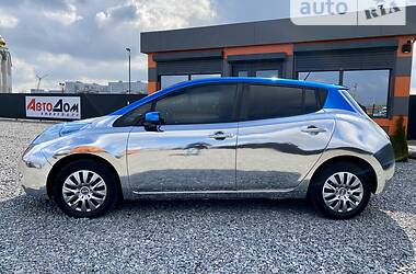 Хэтчбек Nissan Leaf 2013 в 