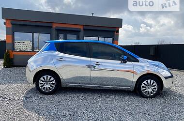 Хэтчбек Nissan Leaf 2013 в 