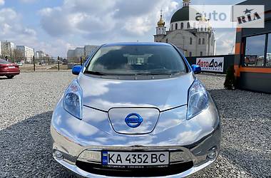 Хэтчбек Nissan Leaf 2013 в 