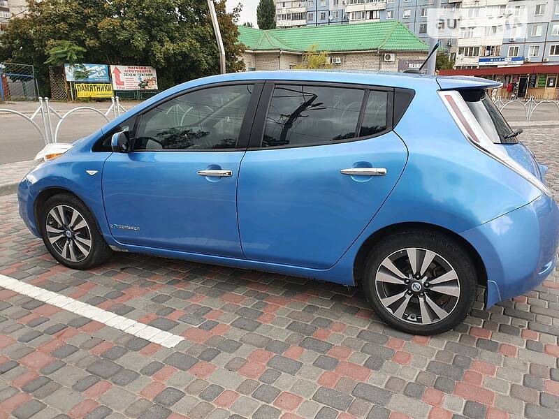 Хэтчбек Nissan Leaf 2014 в Днепре